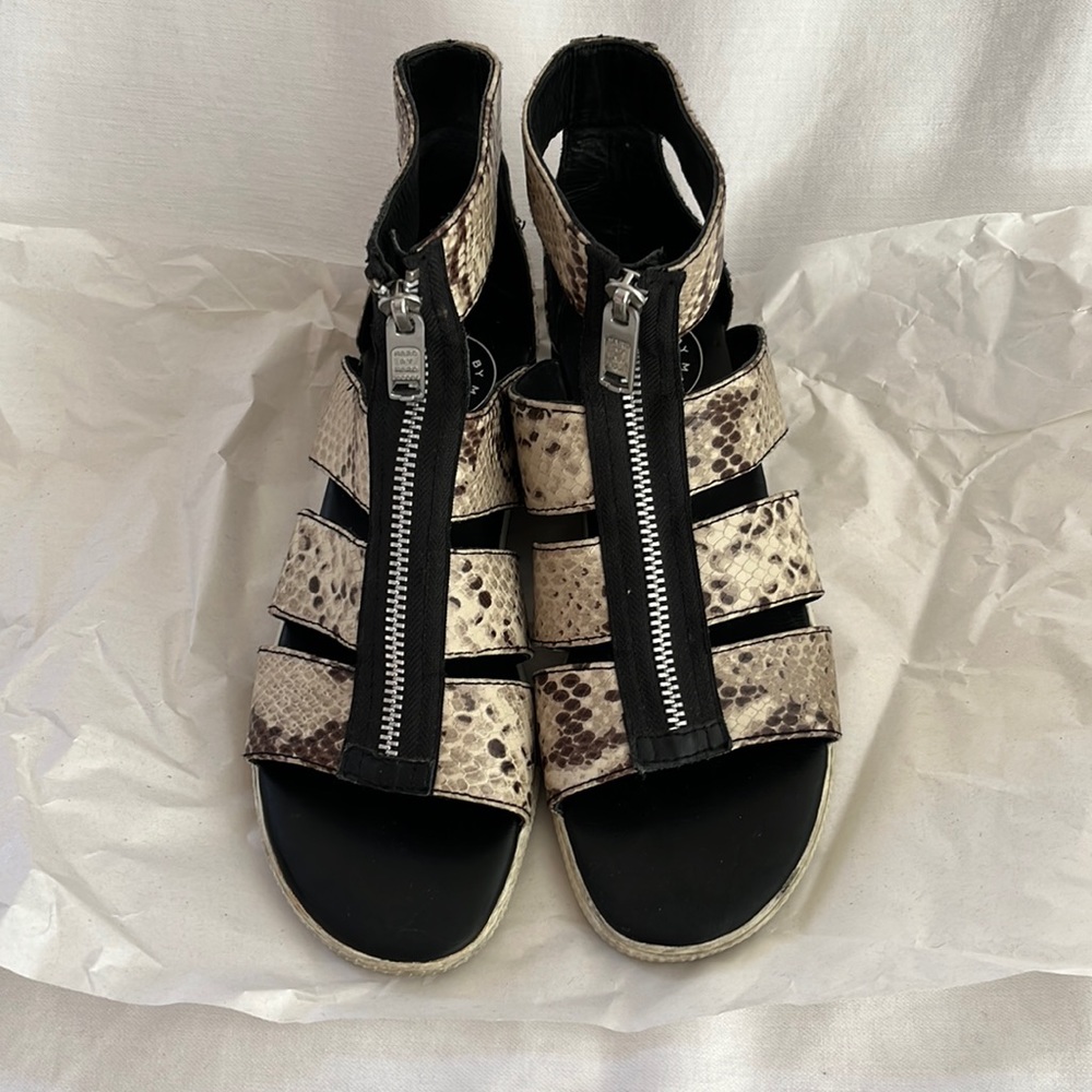 MARC BY MARC JACOBS